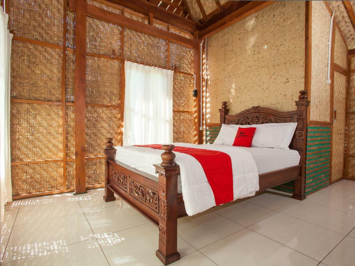 מלון Reddoorz Near Banyuwangi Kota Train Station מראה חיצוני תמונה