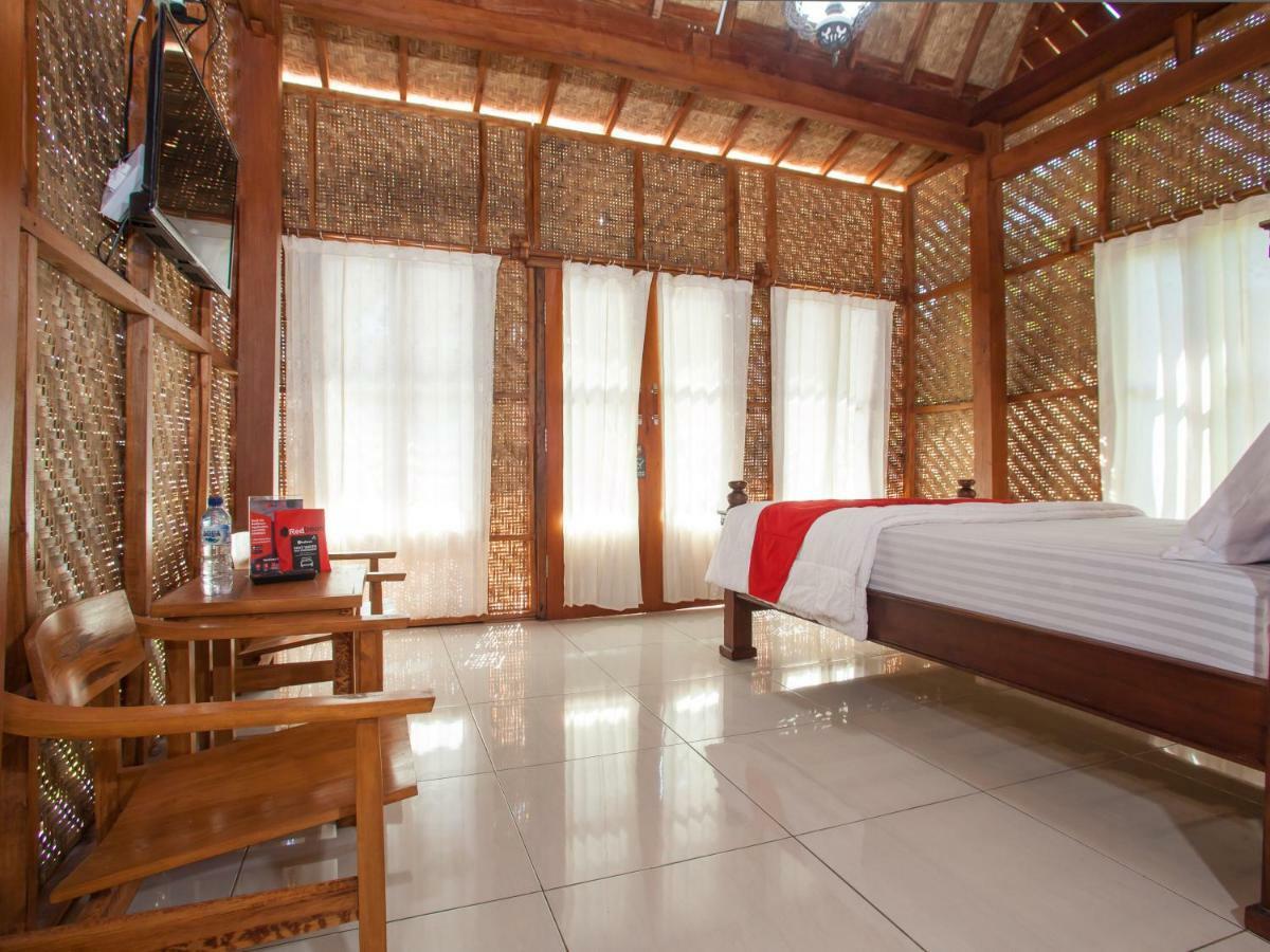 מלון Reddoorz Near Banyuwangi Kota Train Station מראה חיצוני תמונה