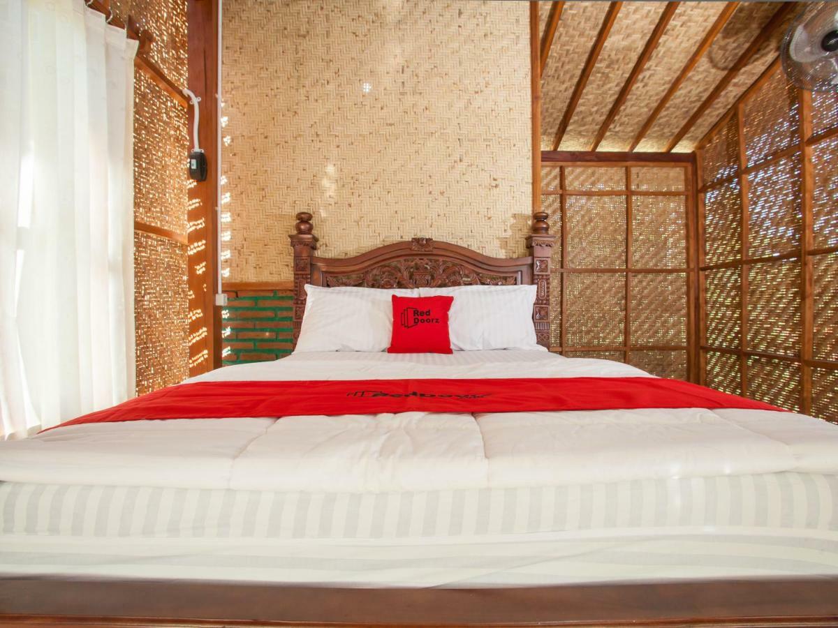 מלון Reddoorz Near Banyuwangi Kota Train Station מראה חיצוני תמונה
